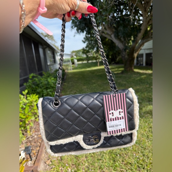 GILDA PARIS Black Quilted Shoulder Bag with Cream Trim - Picture 7 of 10